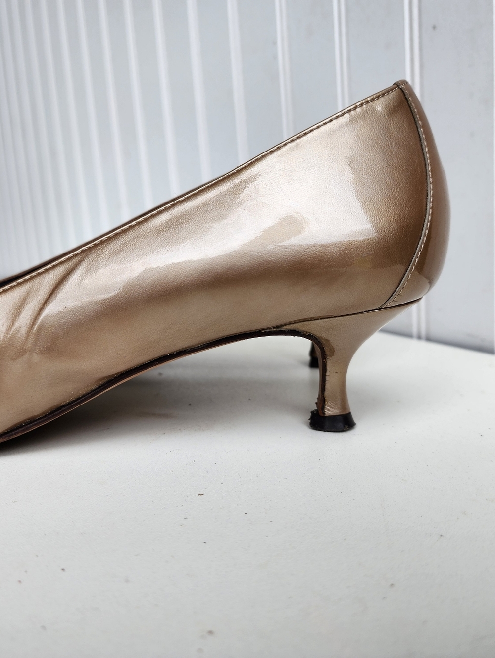VTG Donald J Pliner Kitten Heel Pumps Taupe Patent Leather Silver Buckle SZ 10 M - Picture 4 of 12